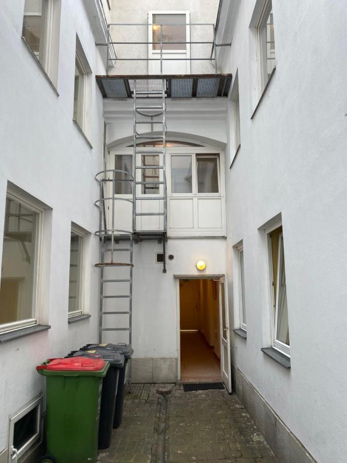 Appartement Pension 700M Zum Ring Vienna Exterior photo